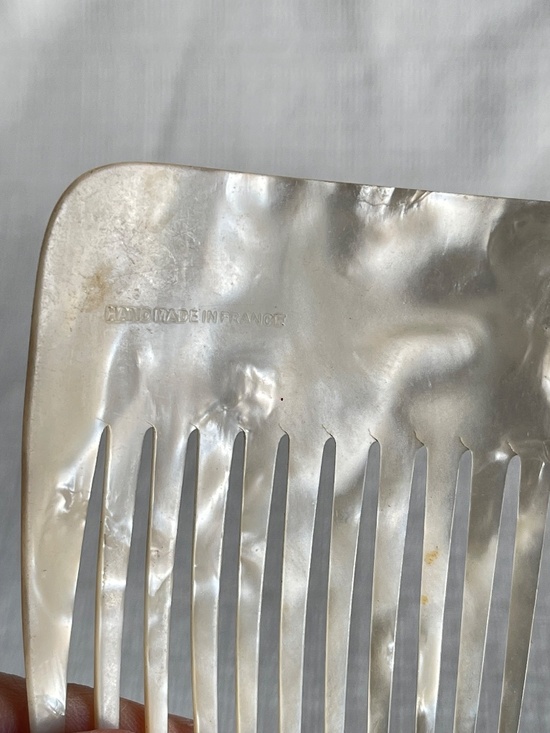 Mother of Pearl Iridescent Ivory Hair Comb main image 4